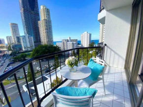 Sea Views, 150 mtrs to Surfers Beach, Ideal Location for Surfers Paradise